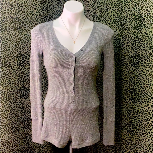 Long sleeve, shorts one piece - Picture 2 of 4